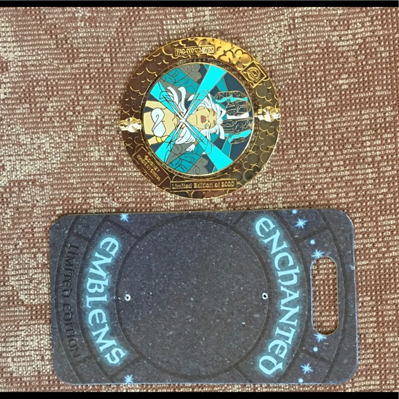LE disney Enchanted Emblems Atlantis spinner pin - Picture 2 of 2